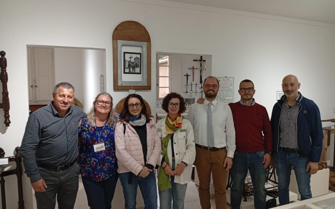 Comitiva italiana visita o Museu de Vale Vêneto